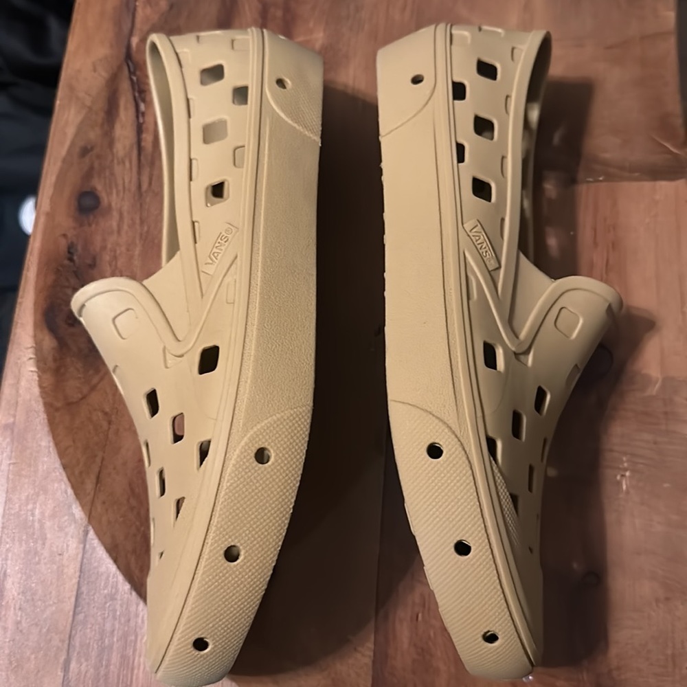 Vans - Picture 5 of 7